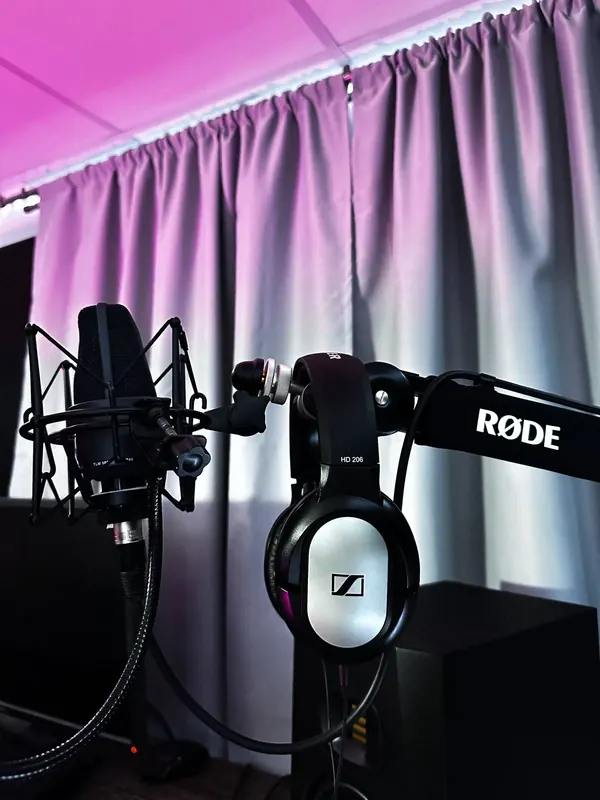 Микрофон и мониторные наушники Sennheiser